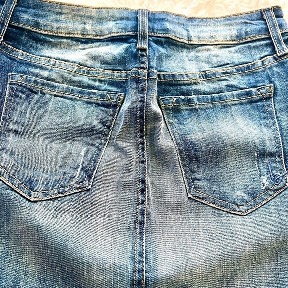 Bebe Stretchy Denim Mini Skirt in Washed Blue. Sz 25 👖🛍️ - Picture 4 of 13